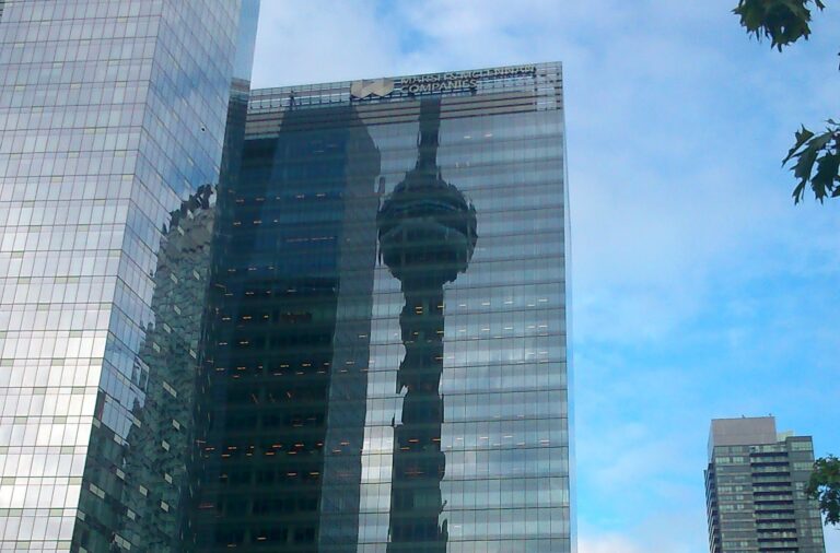cn tower reflection menu2
